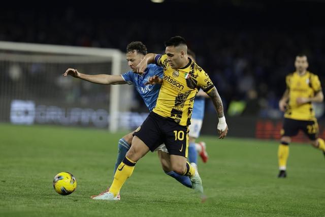 那不勒斯击败佛罗伦萨,取得重要胜利 那不勒斯击败佛罗伦萨,取得重要胜利