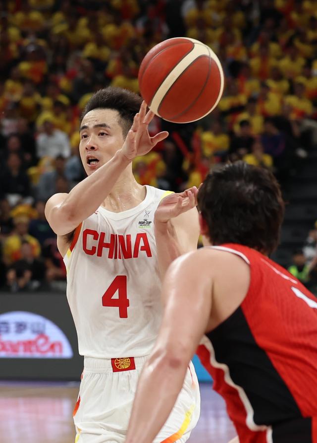 中国球员在国际篮球赛中崭露头角 中国球员在国际篮球赛中崭露头角