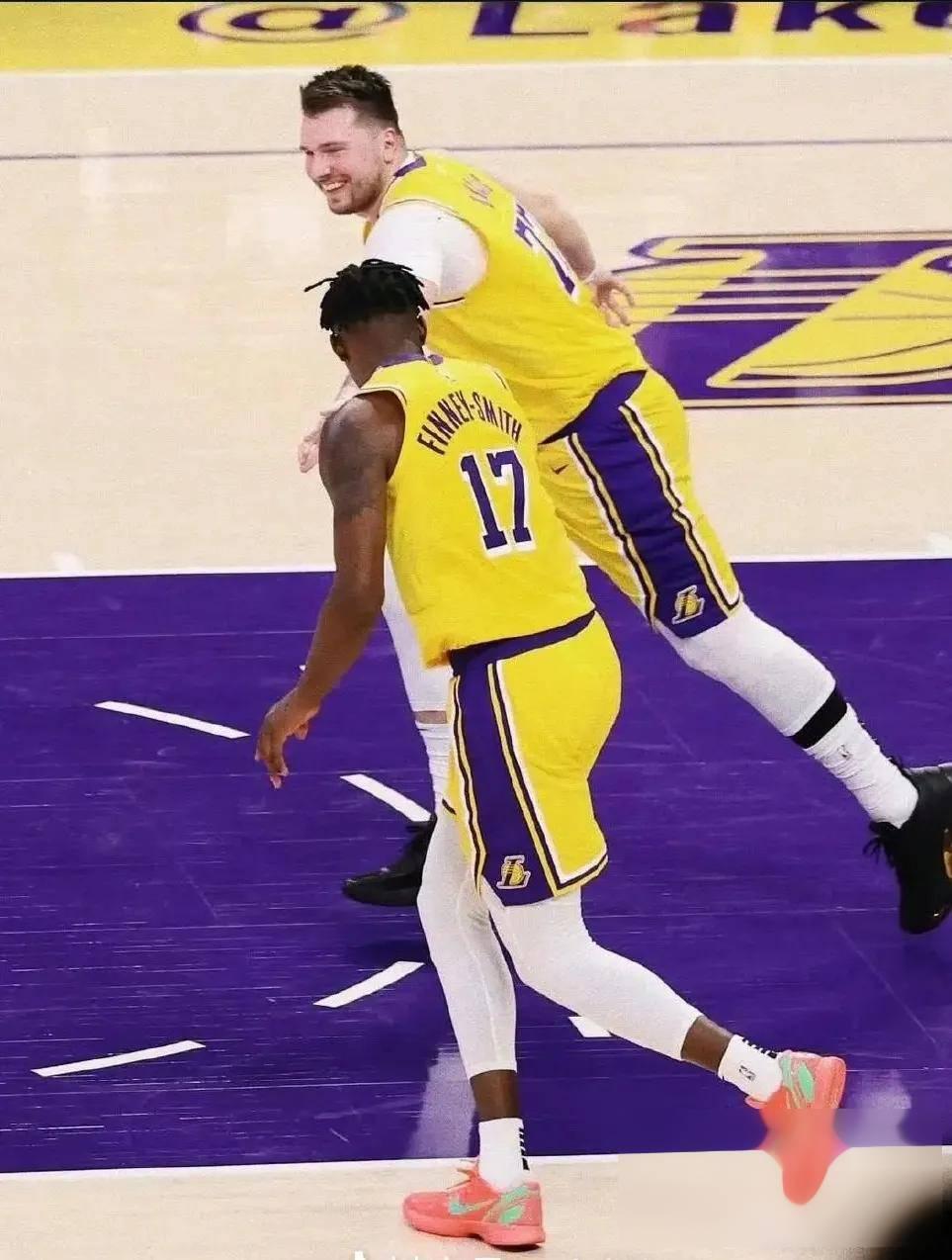 开云体育登录-湖人再度展现团队力量，稳操胜券