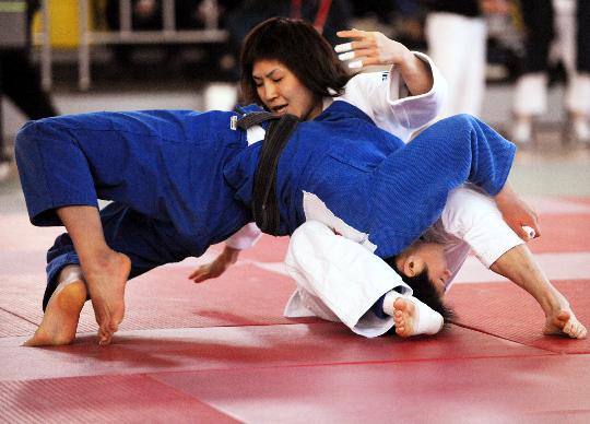黎巴嫩选手在女子柔道比赛中力压群雄 黎巴嫩选手在女子柔道比赛中力压群雄