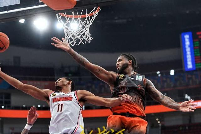 山东男篮客场大胜云南,迎来连胜 山东男篮客场大胜云南,迎来连胜