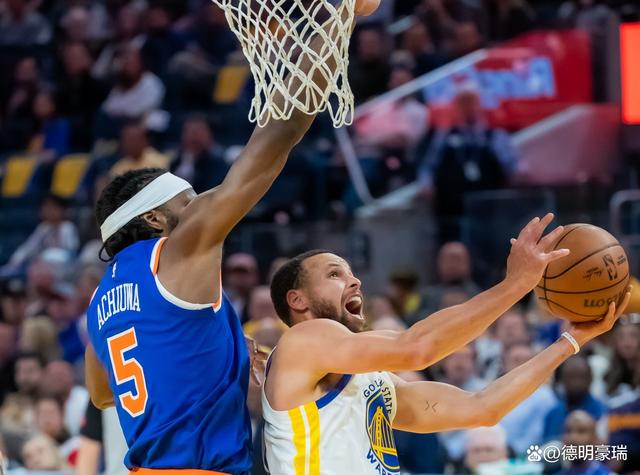 关于勇士大胜尼克斯：库里的三分帮助球队取得胜利的信息