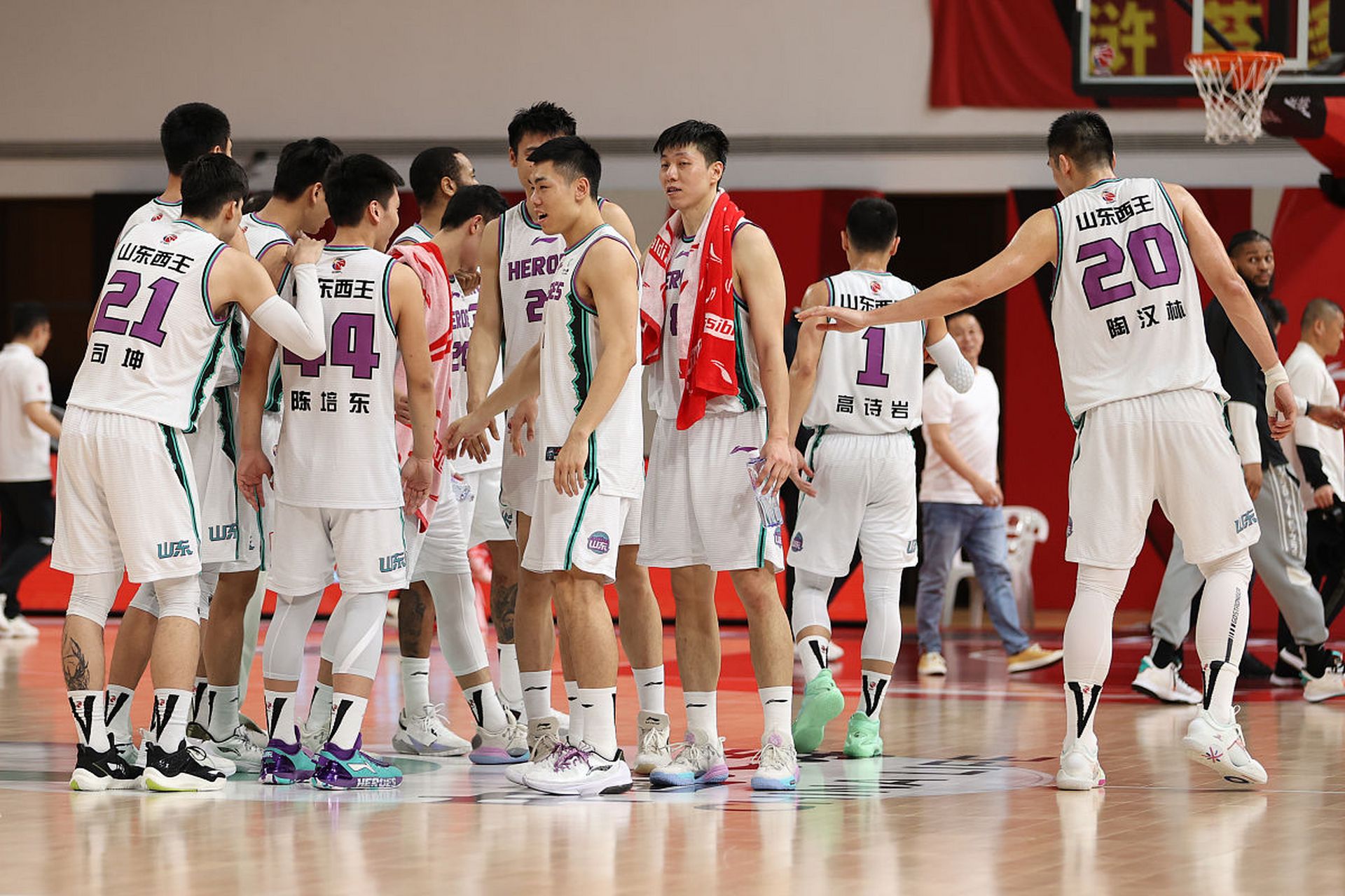 山东男篮士气高涨,冲击常规赛前三 山东男篮士气高涨,冲击常规赛前三