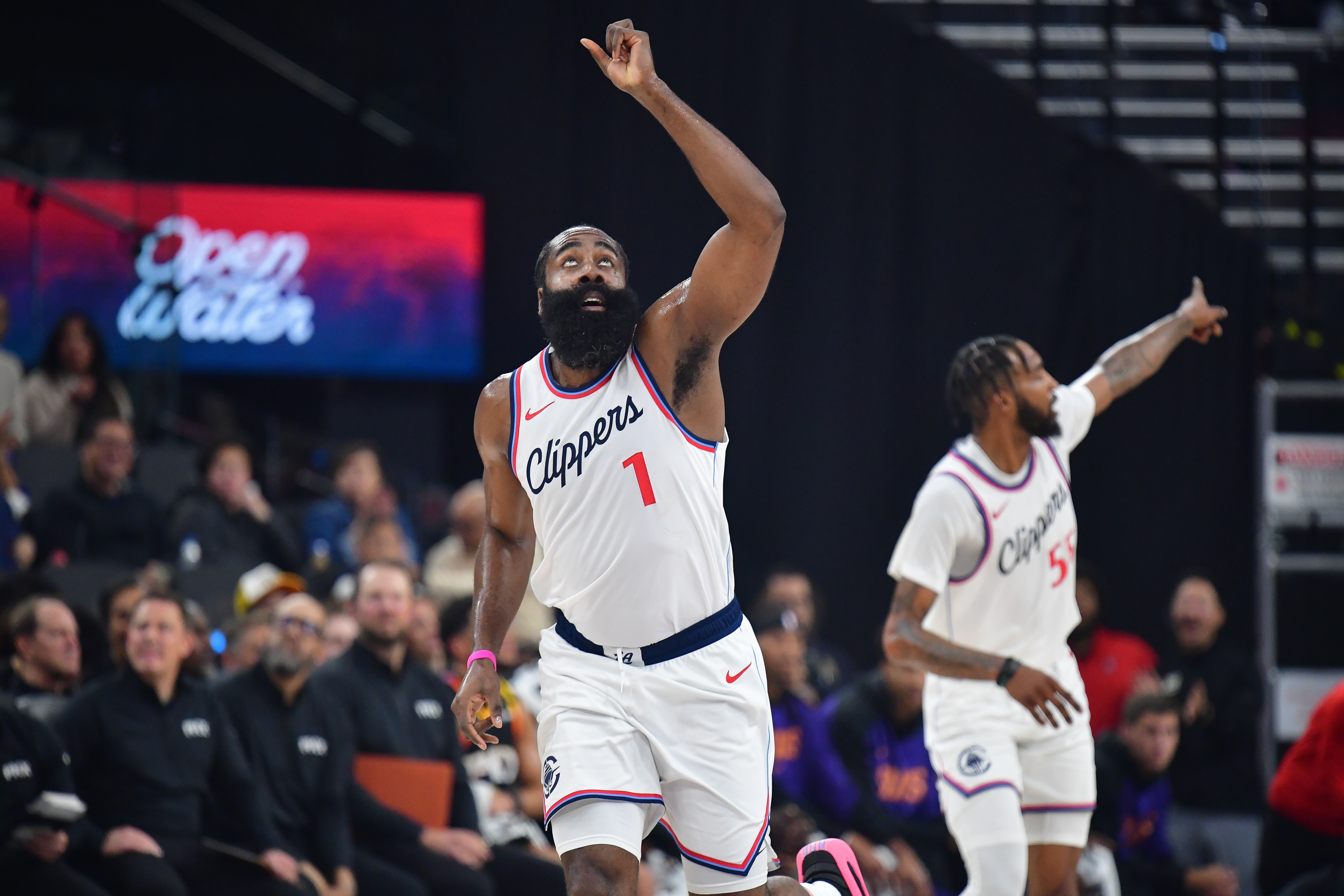 火箭大破马刺!哈登分帮助球队豪取胜利 火箭大破马刺!哈登分帮助球队豪取胜利