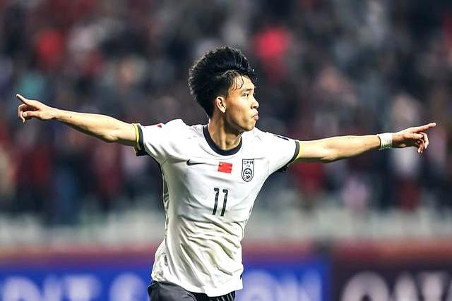 青年球员崭露头角:球队新星崛起 青年球员崭露头角:球队新星崛起