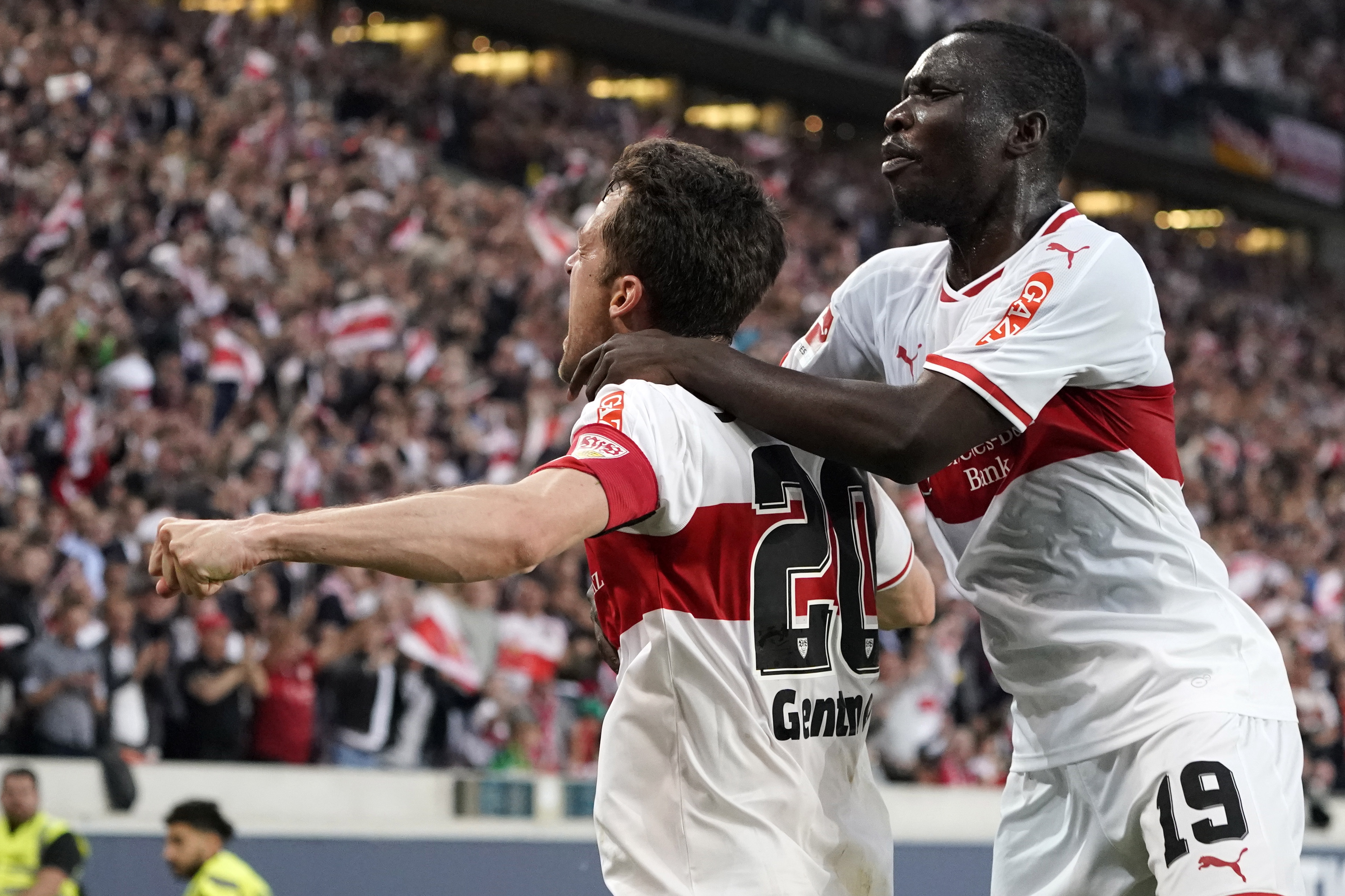 包含克拉姆尼宁头槌破门，美因茨主场战平斯图加特的词条