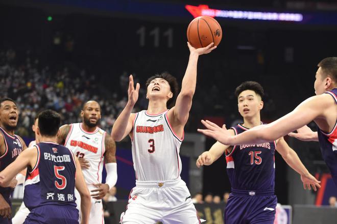 广州队战胜天津客场赢得宝贵三分的简单介绍 广州队战胜天津客场赢得宝贵三分的简单介绍