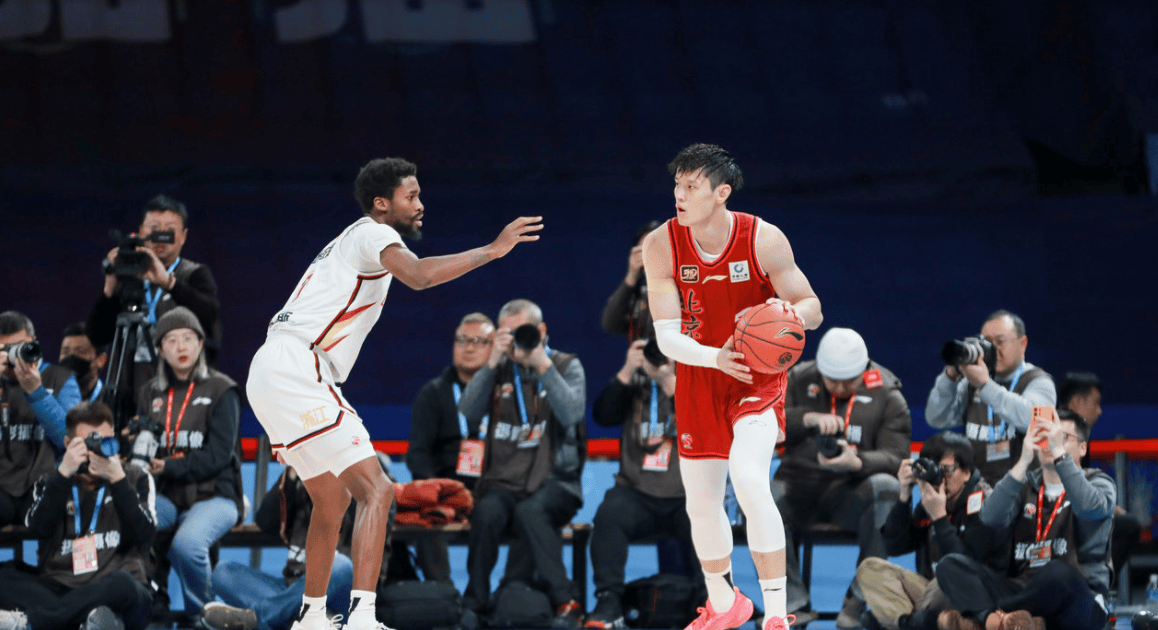 浙江队客场险胜，球员激动拥抱