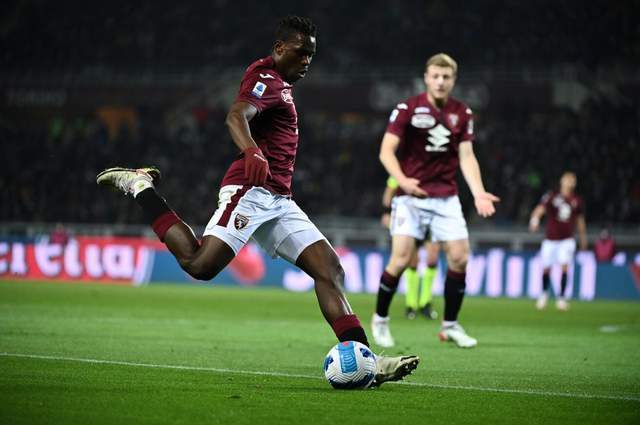 都灵球迷震撼演出,赛前庆祝活动精彩纷呈 都灵球迷震撼演出,赛前庆祝活动精彩纷呈