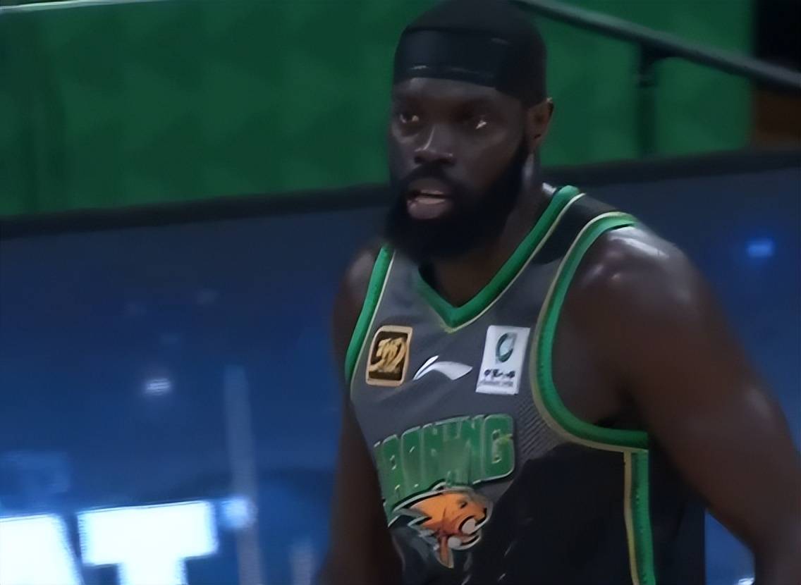 卫冕冠军再次展现统治力,击败对手雄心 卫冕冠军再次展现统治力,击败对手雄心