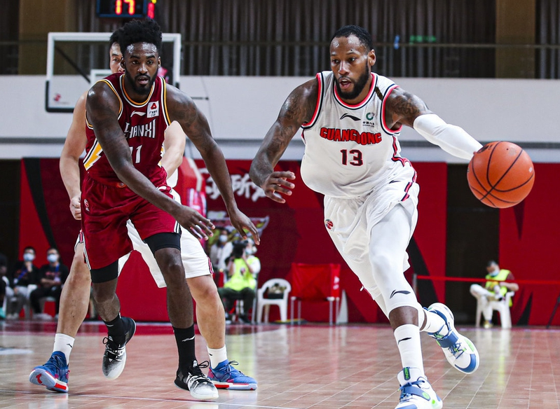 卫冕冠军再次展现统治力,击败对手雄心 卫冕冠军再次展现统治力,击败对手雄心