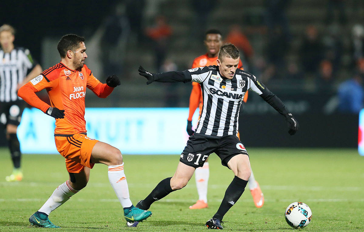 开云体育下载-关于南特在客场险胜昂热，取得宝贵分数的信息