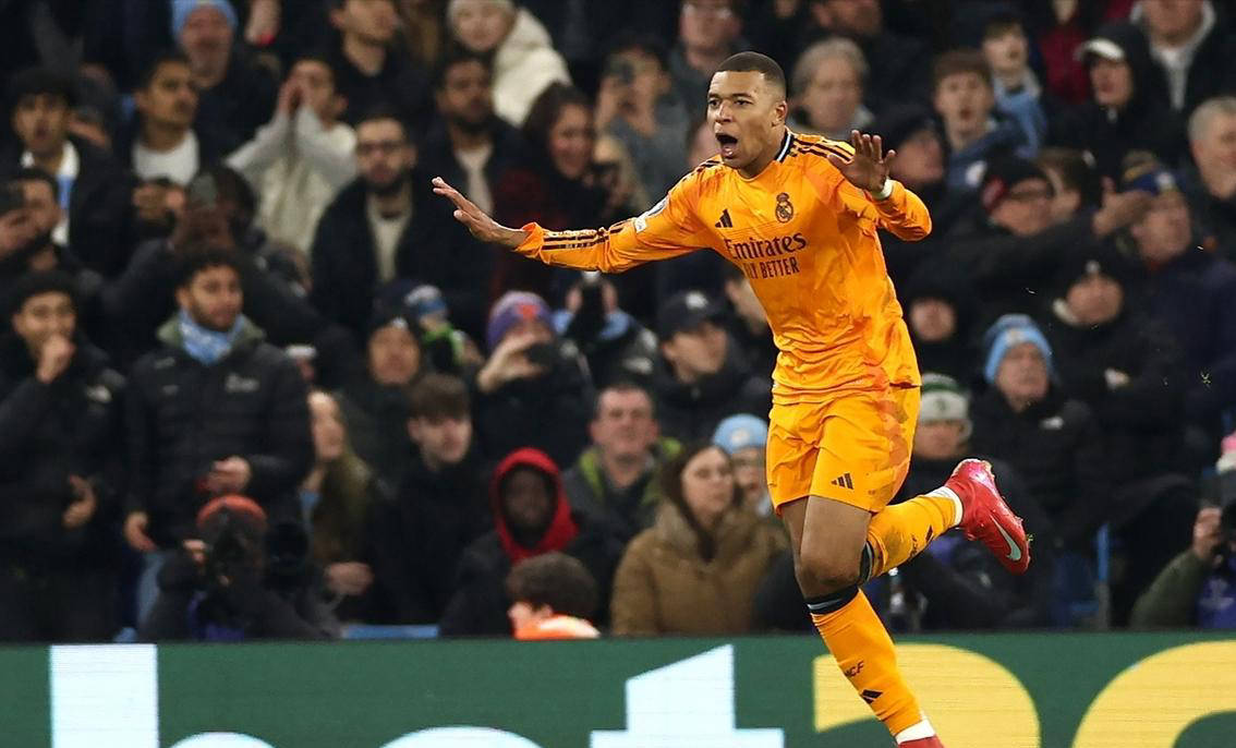 球员技惊四座的精彩表现,令球迷为之惊叹 球员技惊四座的精彩表现,令球迷为之惊叹