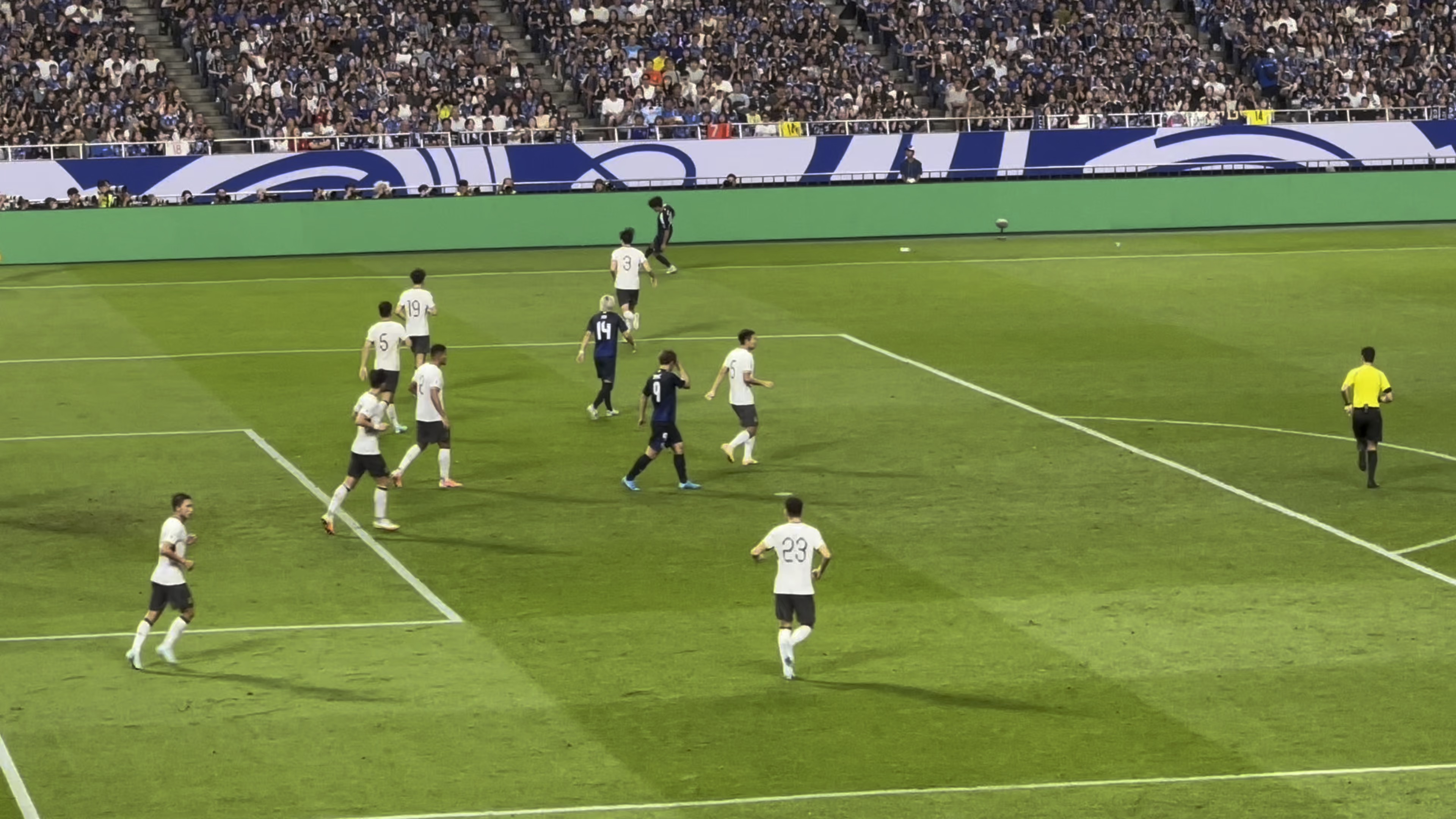 开云体育入口-世界杯预选赛上一场激烈对决