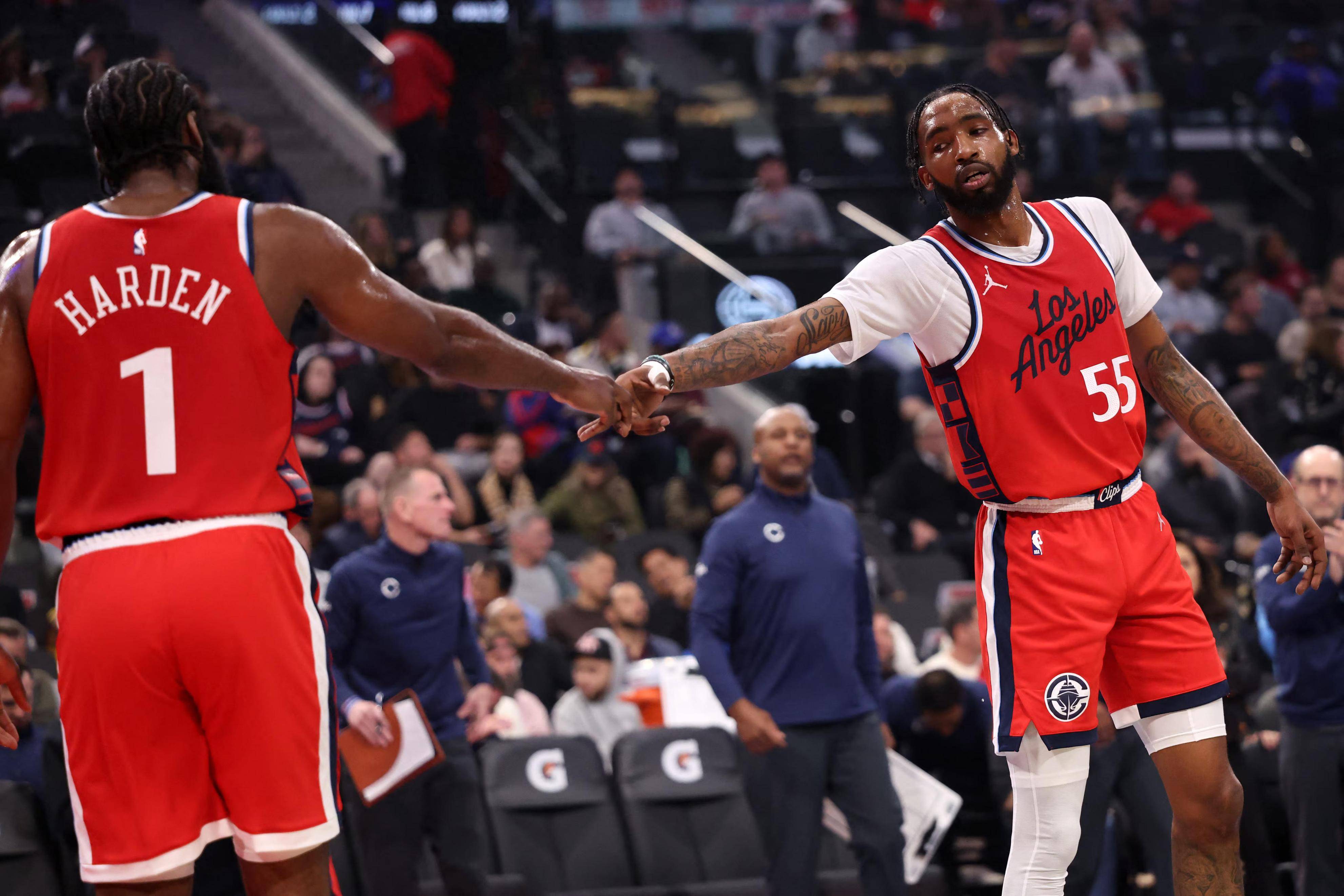 开云体育平台APP-猛龙主场取胜黄蜂，豪取七连胜