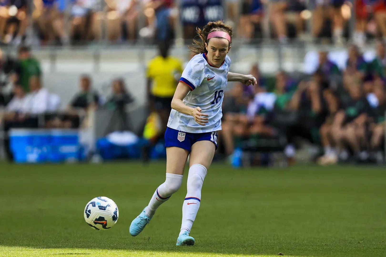 加拿大女足团结一致,击败对手 加拿大女足团结一致,击败对手