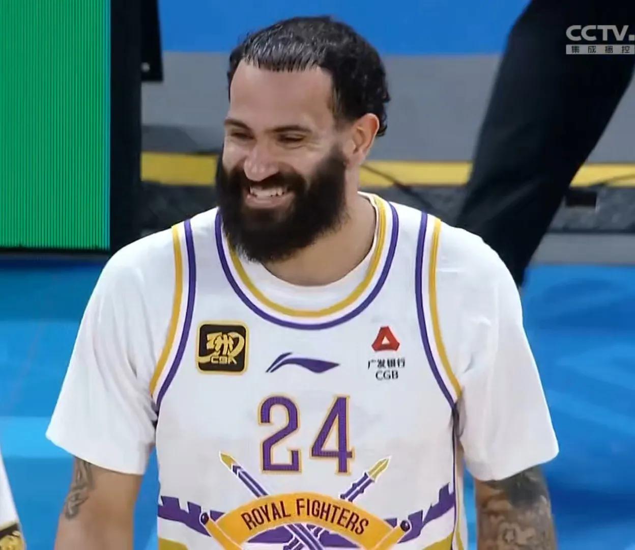 抢眼表现让球员成为关注焦点,掀起狂欢的简单介绍 抢眼表现让球员成为关注焦点,掀起狂欢的简单介绍