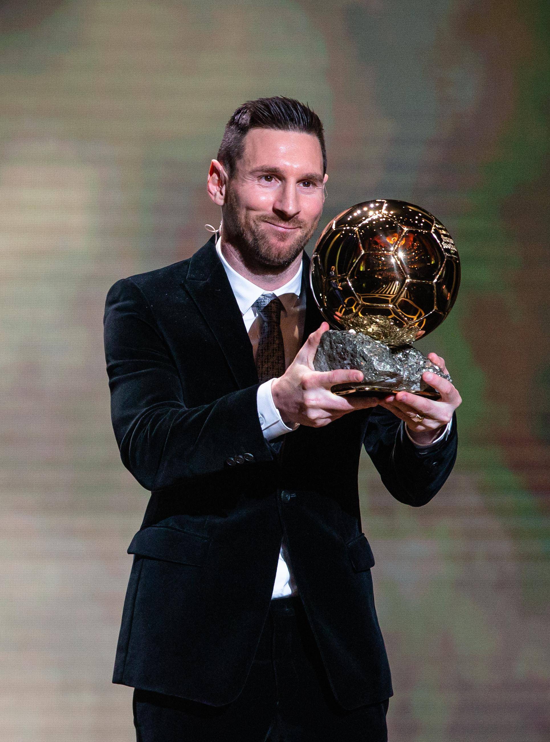 关于梅西获得金球奖世界足坛领袖再度辉煌的信息 关于梅西获得金球奖世界足坛领袖再度辉煌的信息