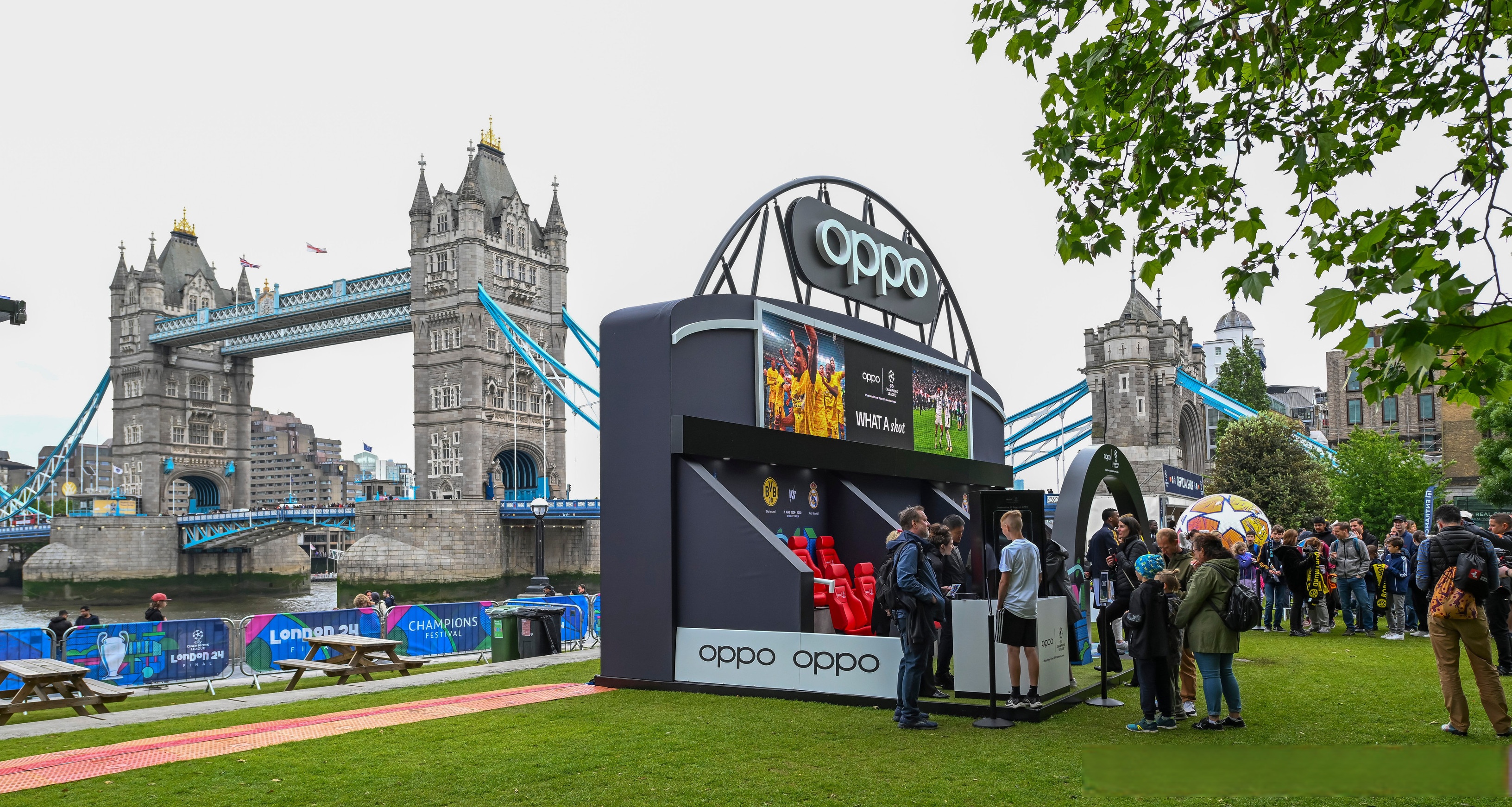 欧洲冠军联赛决赛在伦敦举行,球迷热情高涨 欧洲冠军联赛决赛在伦敦举行,球迷热情高涨