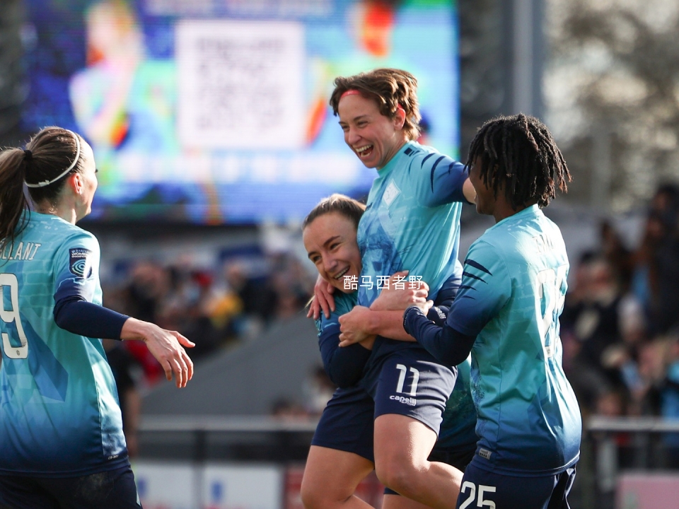 欧洲冠军联赛决赛在伦敦举行,球迷热情高涨 欧洲冠军联赛决赛在伦敦举行,球迷热情高涨