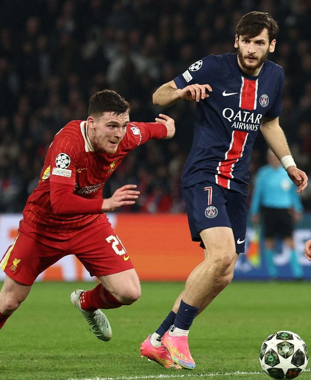 比勒菲尔德后卫表现出色,助球队成功保持球门不失 比勒菲尔德后卫表现出色,助球队成功保持球门不失