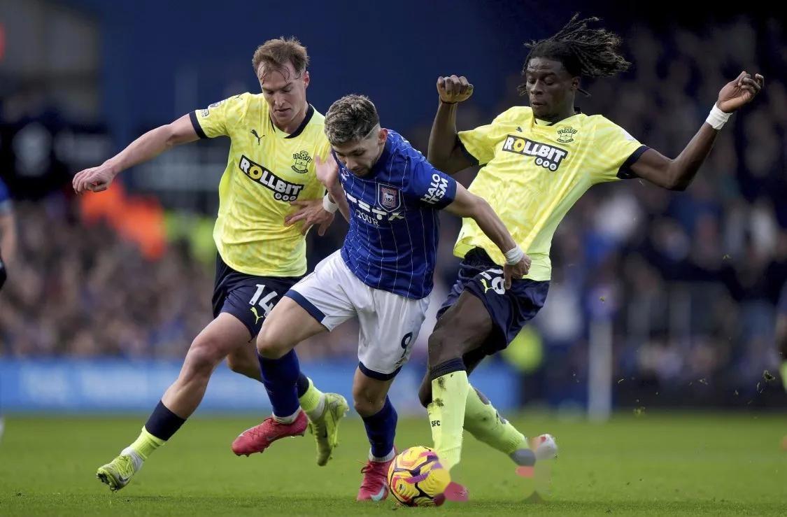 南安普敦获胜!英超升班马成为黑马? 南安普敦获胜!英超升班马成为黑马?