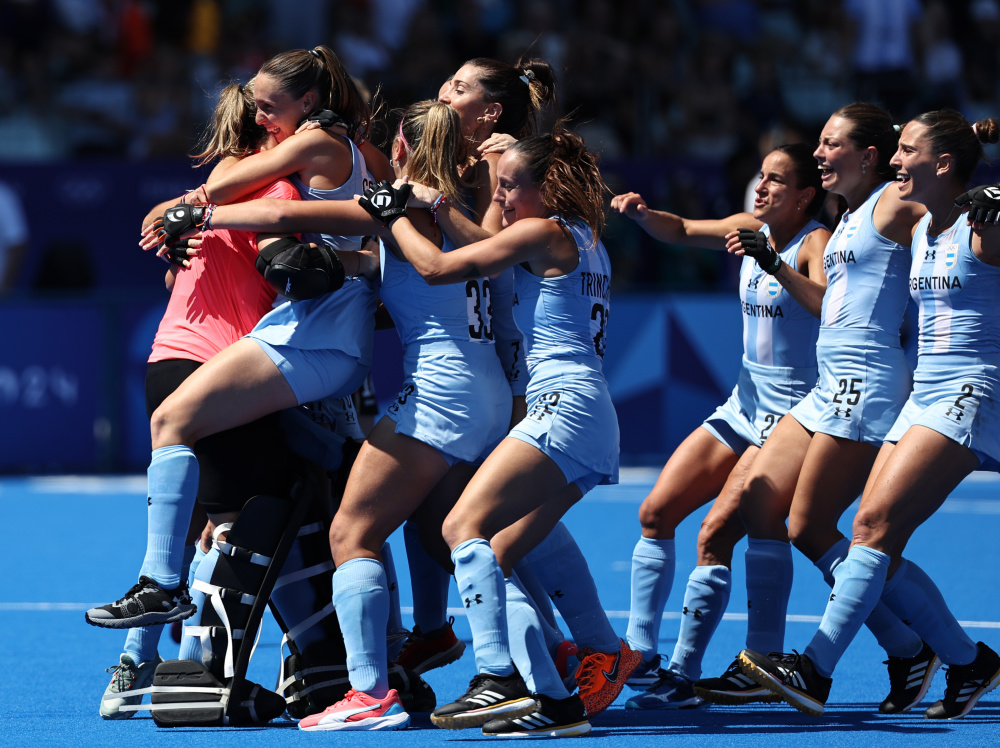 开云下载-美国女子曲棍球队精准配合，轻松晋级半决赛