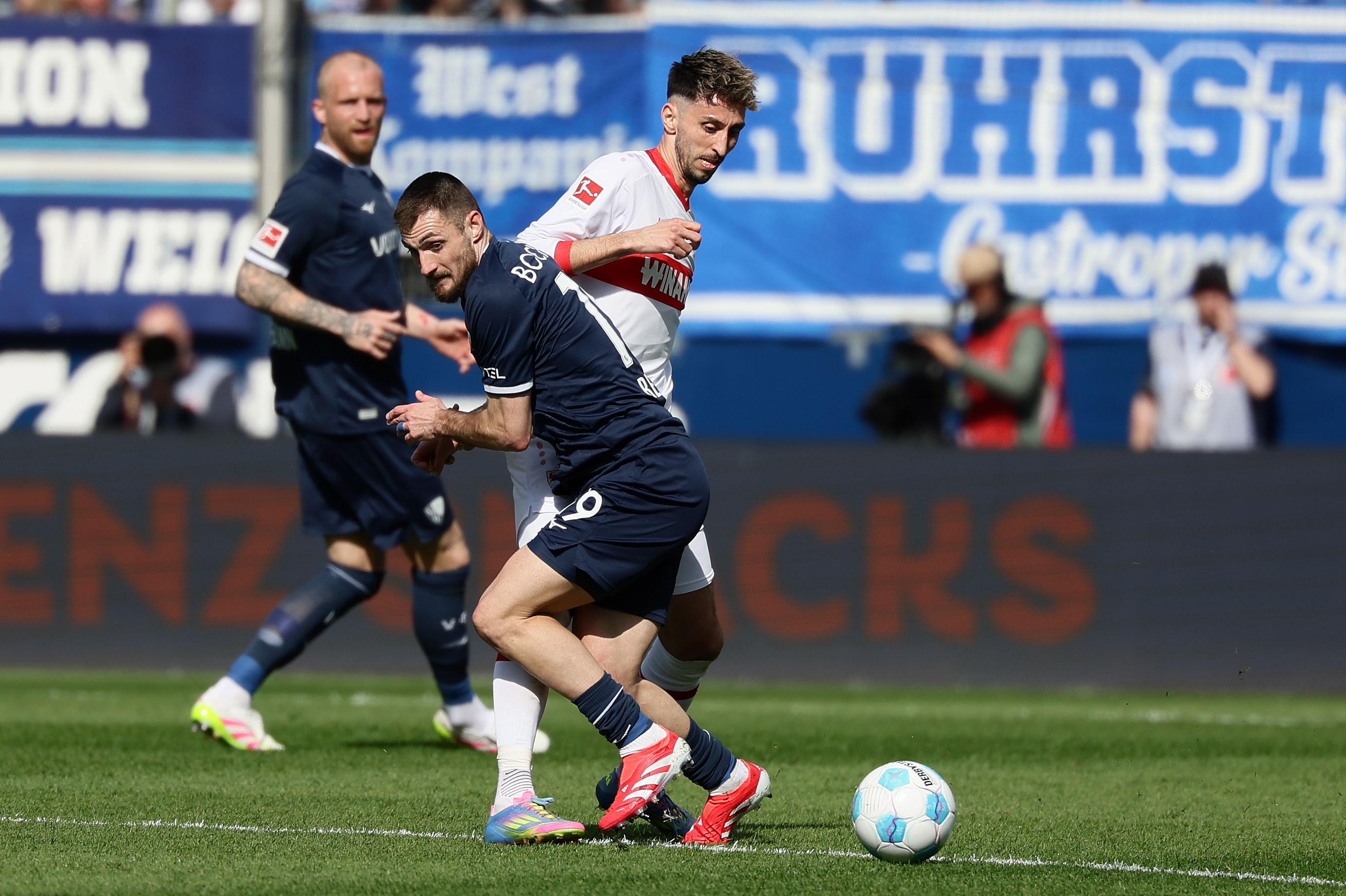 斯图加特客场失利,球队遭遇困境 斯图加特客场失利,球队遭遇困境