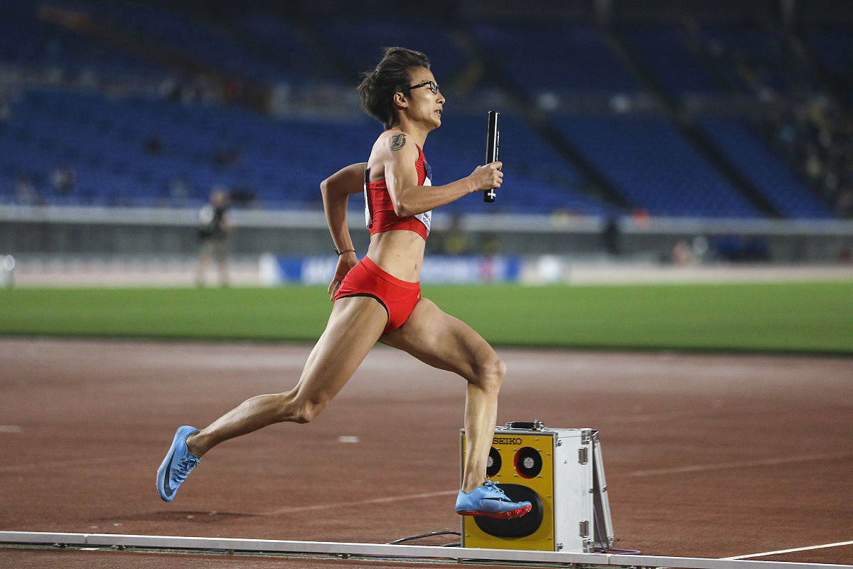 田径女队积极备战,全力以赴力争金牌 田径女队积极备战,全力以赴力争金牌