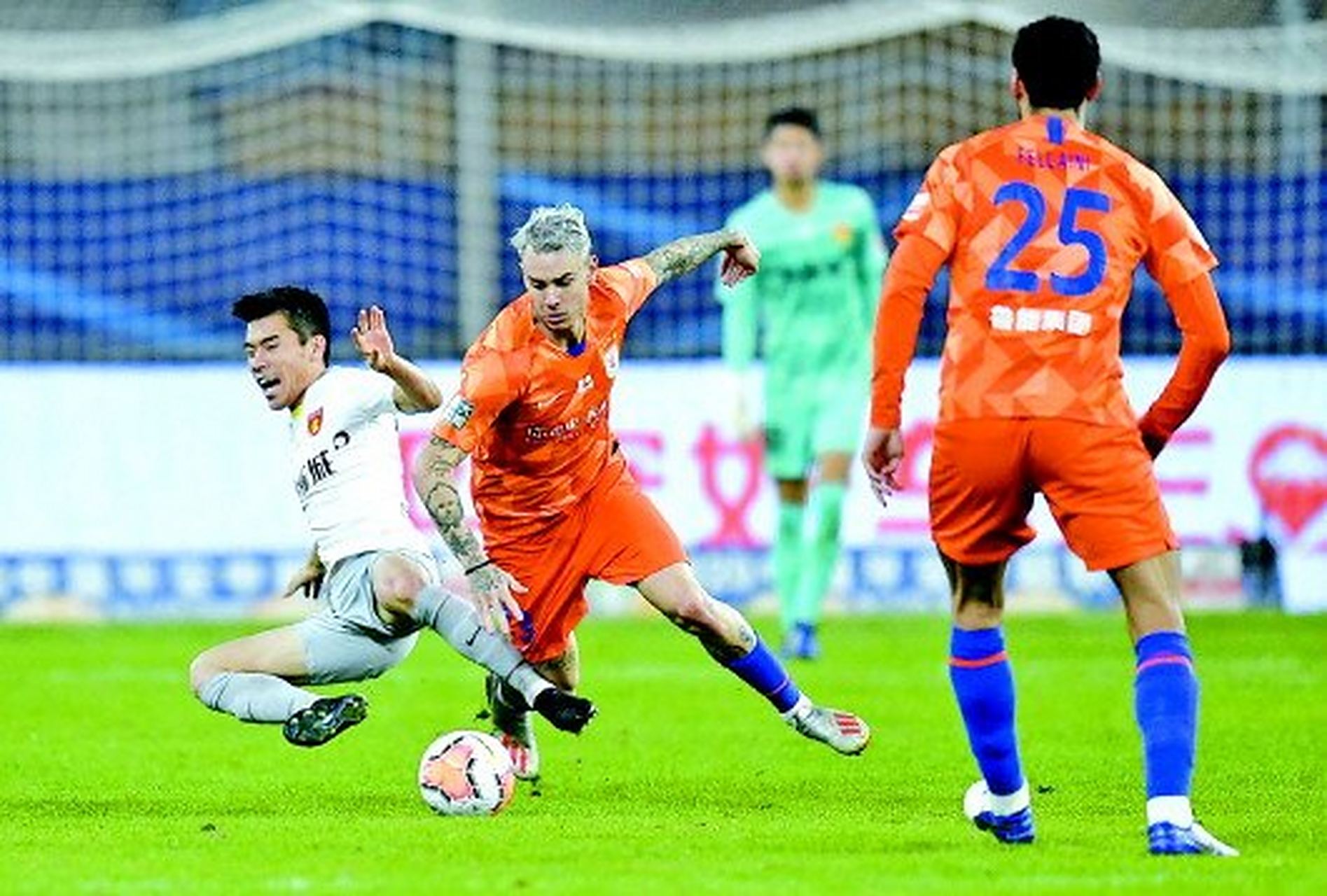 开云体育入口-华夏不敌鲁能：河北华夏幸福队遭山东鲁能队击败，遗憾失利