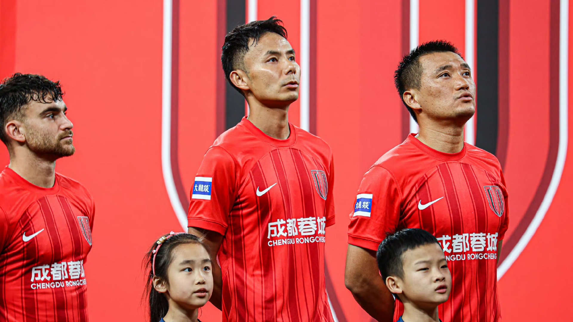 中超球员奋勇拼搏,助力球队连连获胜 中超球员奋勇拼搏,助力球队连连获胜