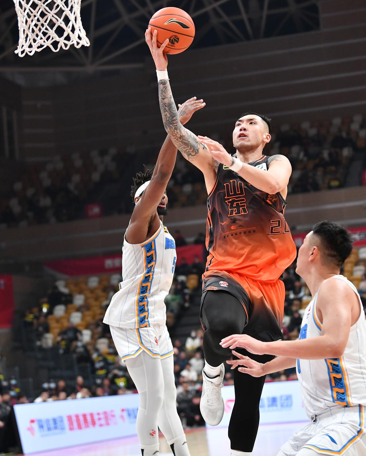 山东男篮逆袭击败北京队,势不可挡 山东男篮逆袭击败北京队,势不可挡