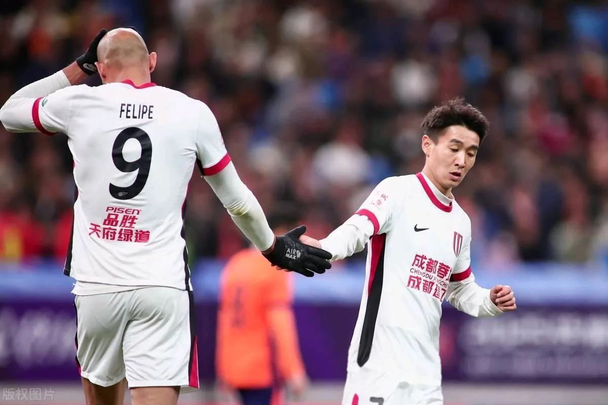 包含关键球员伤愈复出，助球队实现连胜的词条