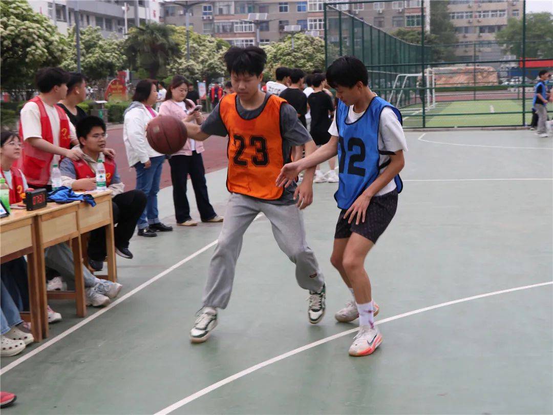 战火连天,篮球场上的荣誉之争 战火连天,篮球场上的荣誉之争