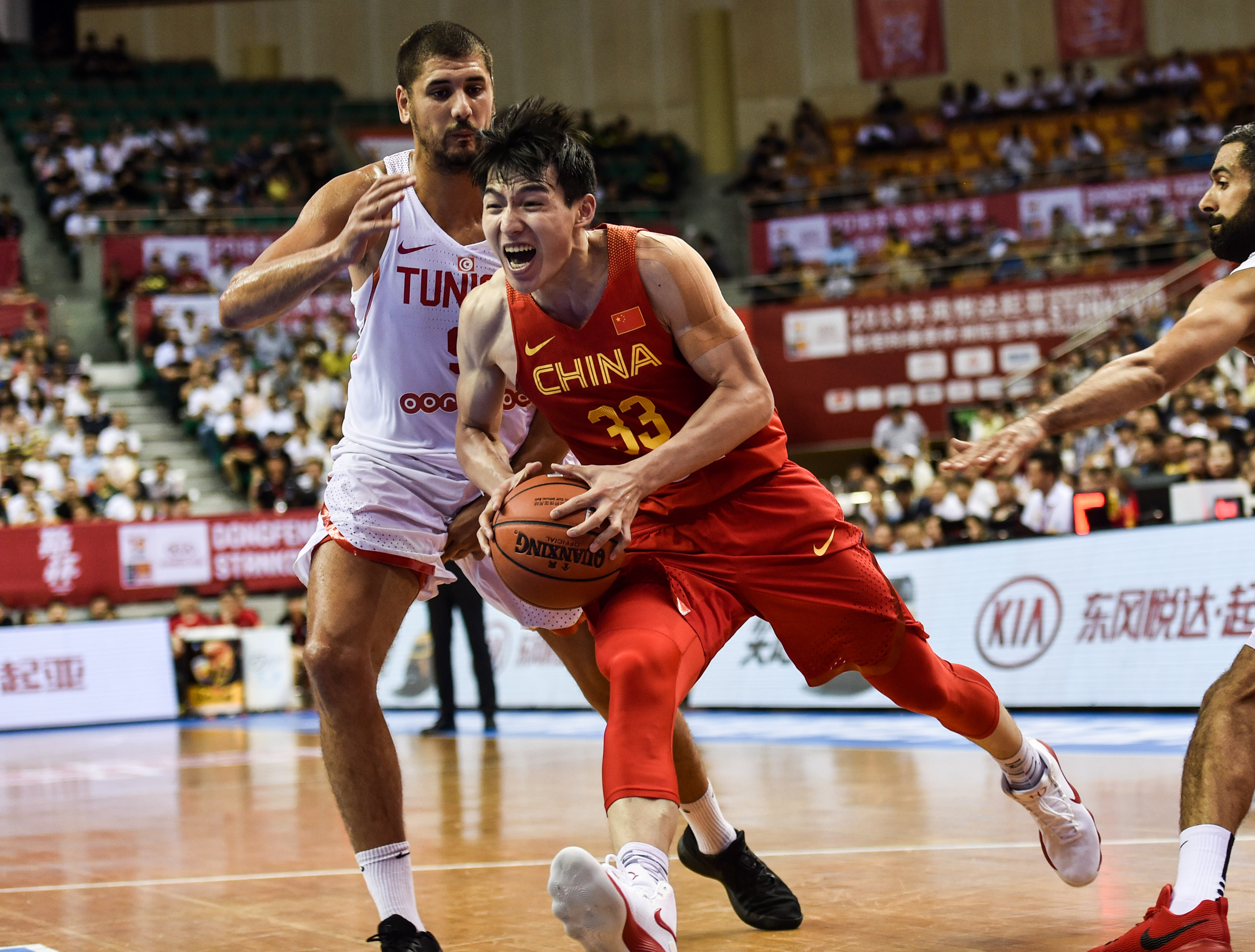 突尼斯篮球明星备战球季,迎接新挑战的简单介绍 突尼斯篮球明星备战球季,迎接新挑战的简单介绍