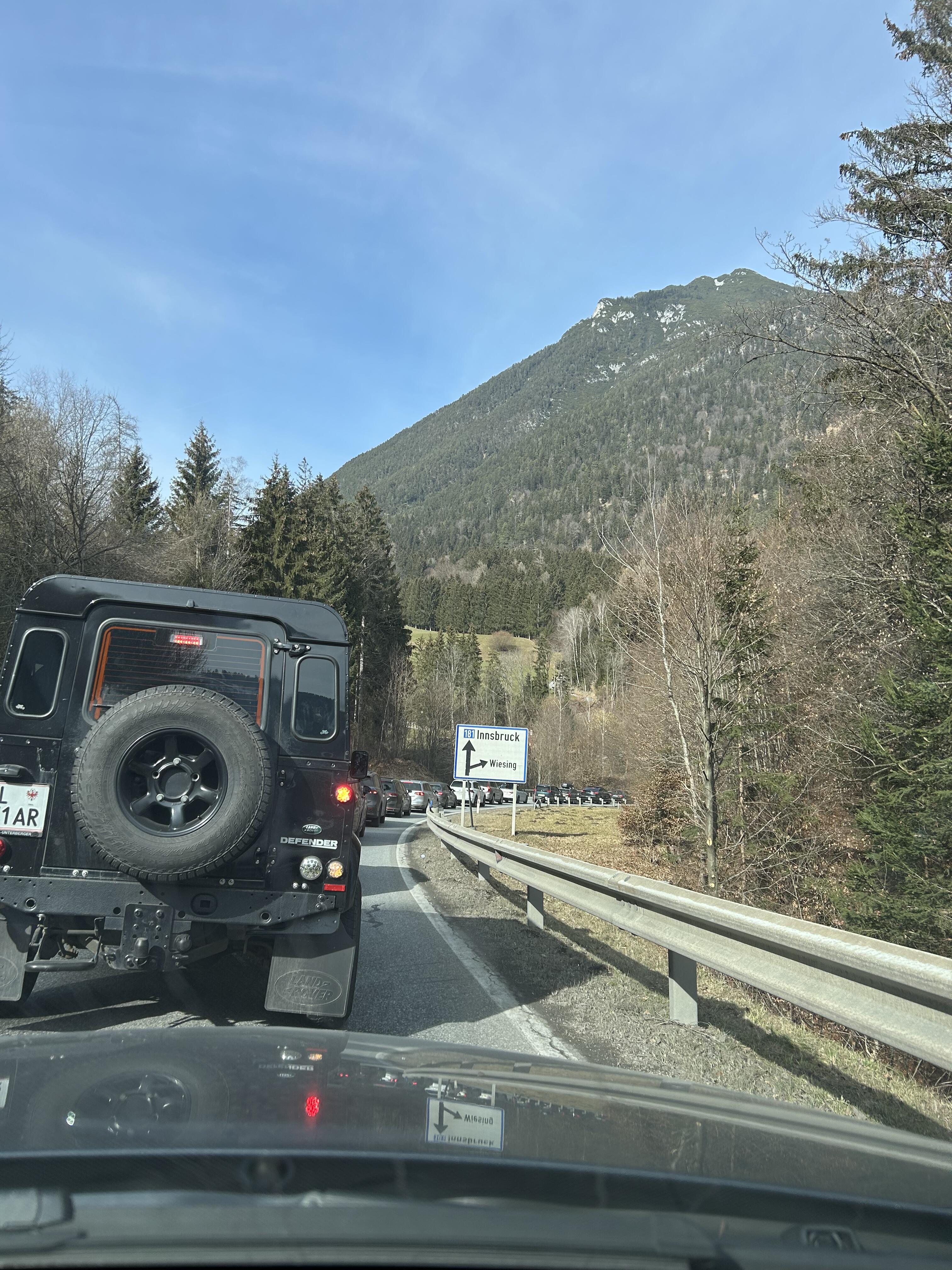 奥地利滑雪选手破天荒获金,携手庆祝的简单介绍 奥地利滑雪选手破天荒获金,携手庆祝的简单介绍