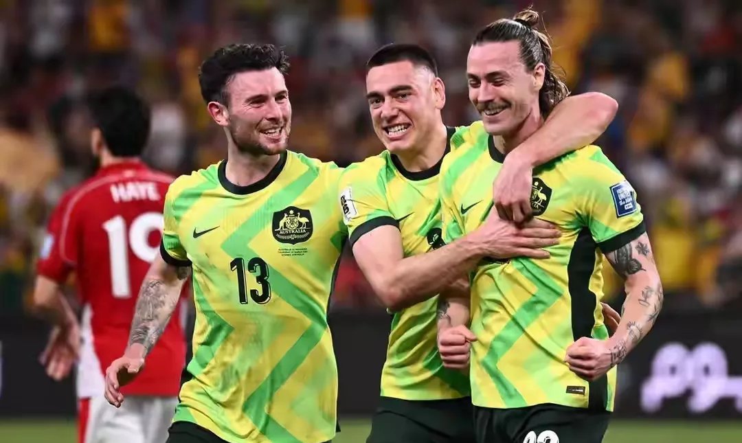 开云体育在线-欧预赛冠军争夺白热化，胜负悬念扑朔迷离