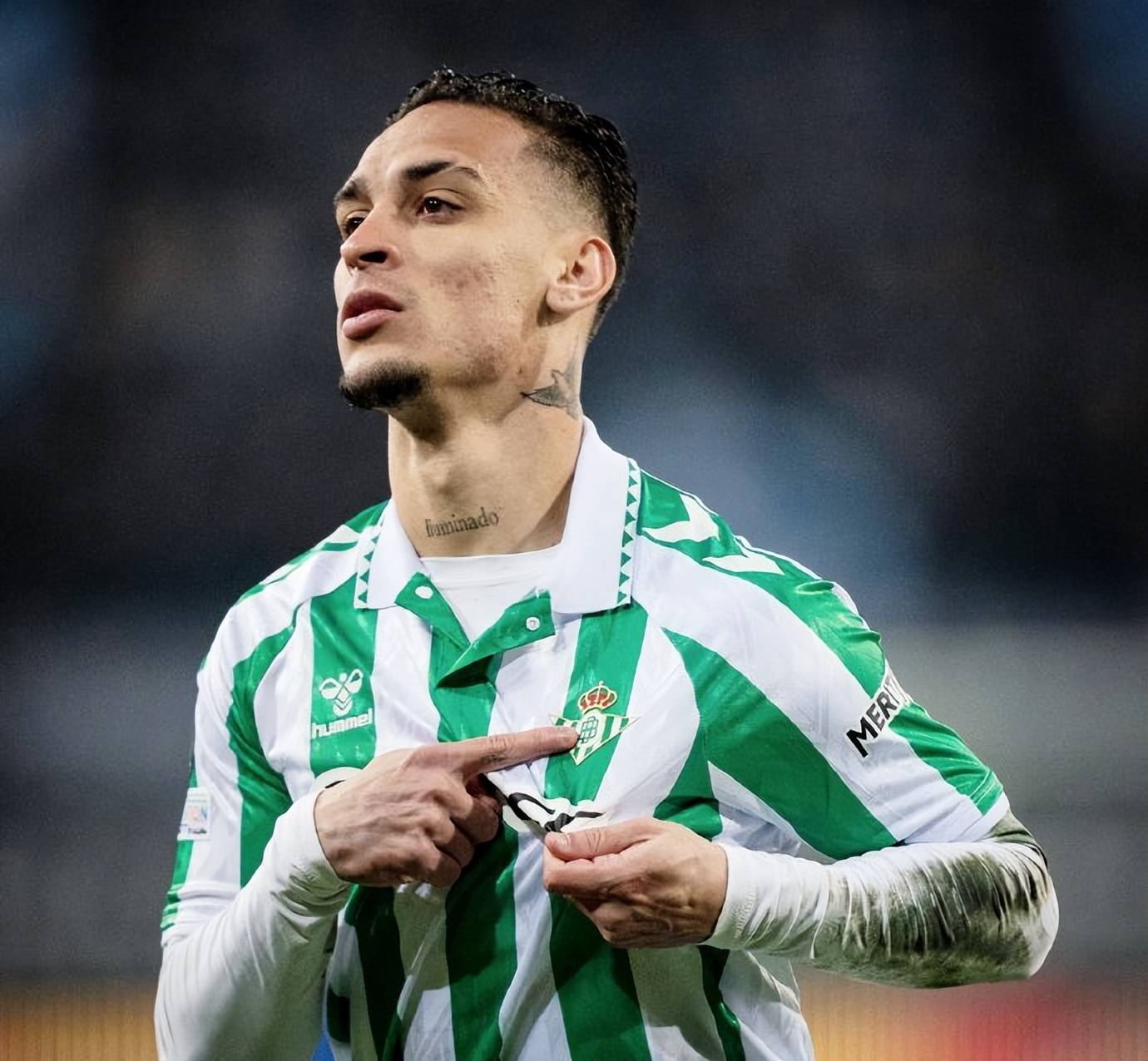 皇家贝蒂斯签约新后卫,增强防线实力 皇家贝蒂斯签约新后卫,增强防线实力