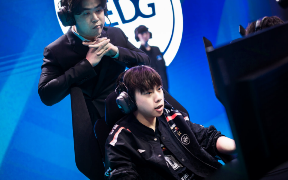 包含EDG鏖战BRO,369线上压制力十足宿敌对决四强赛,点燃全场激情的词条 包含EDG鏖战BRO,369线上压制力十足宿敌对决四强赛,点燃全场激情的词条