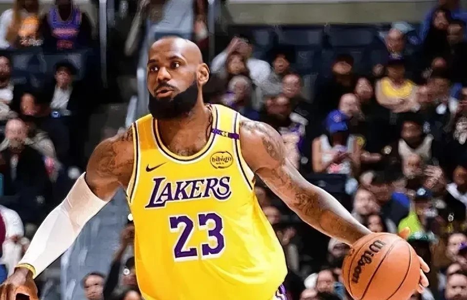 开云体育-湖人队大换血，詹姆斯是否还能保持统治力？