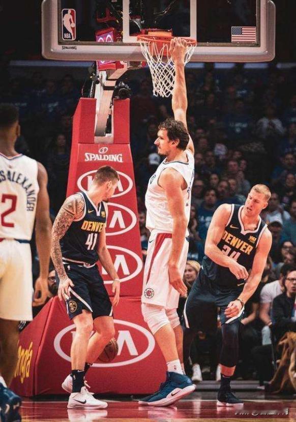 关于76人不敌活塞，暂时脱离东部前四的信息