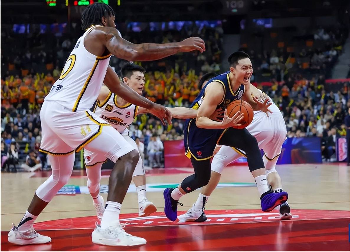 球队战术灵活多变,战胜强劲对手 球队战术灵活多变,战胜强劲对手