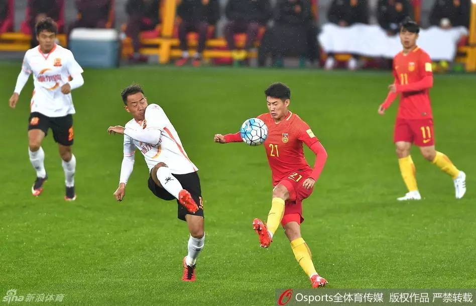 武汉卓尔队长冯潇霆领衔,带队斩获胜利 武汉卓尔队长冯潇霆领衔,带队斩获胜利