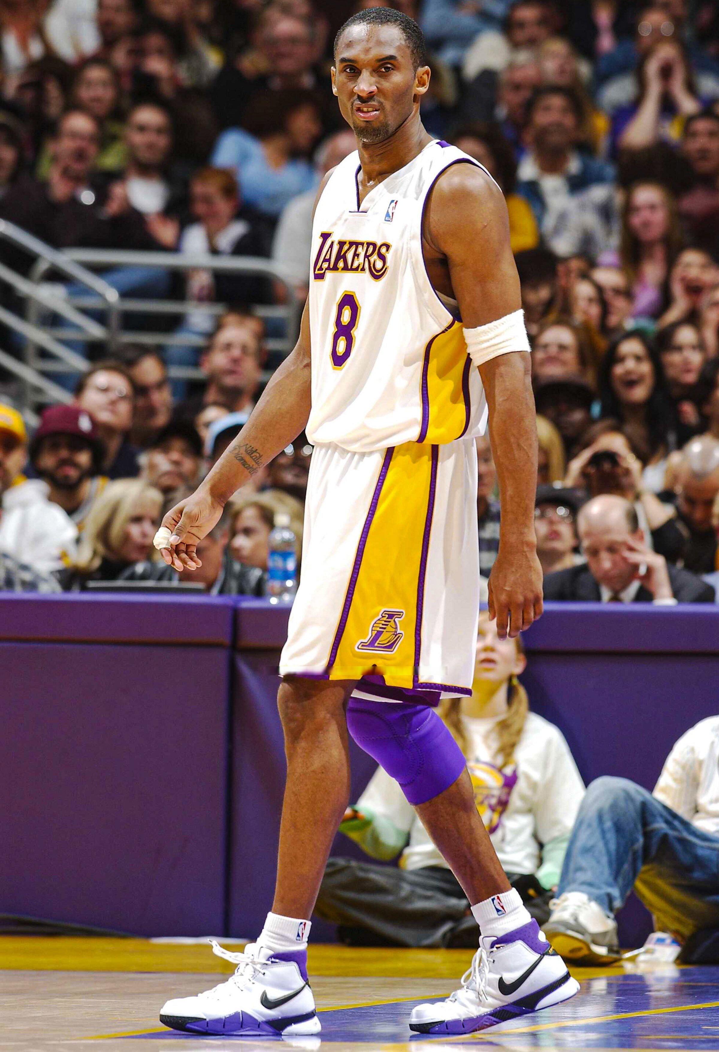 湖人队惨败,球员们需要振作鼓励自己重新出发 湖人队惨败,球员们需要振作鼓励自己重新出发