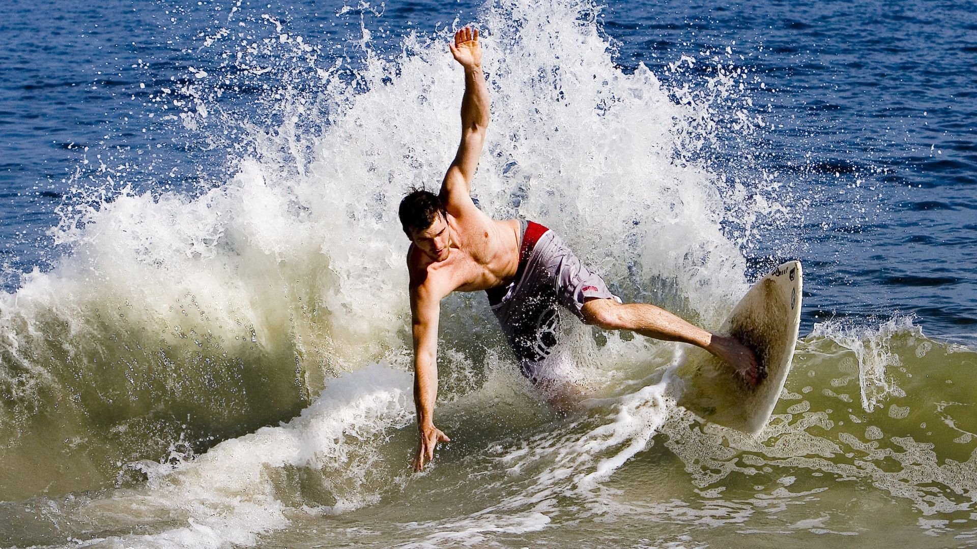 舞台的独舞者，当贝恩绽放巨星光芒，独行侠悄然执掌权杖