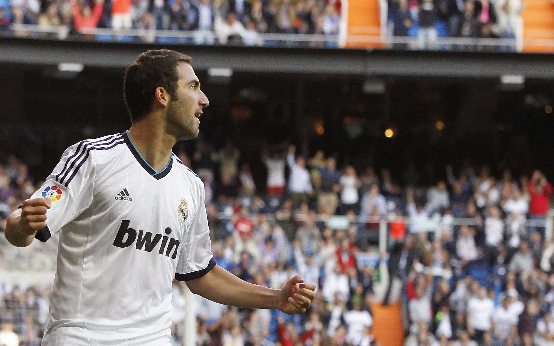 开云体育在线-绿茵交响诗，莫德里奇在加纳与波兰防线间的独奏